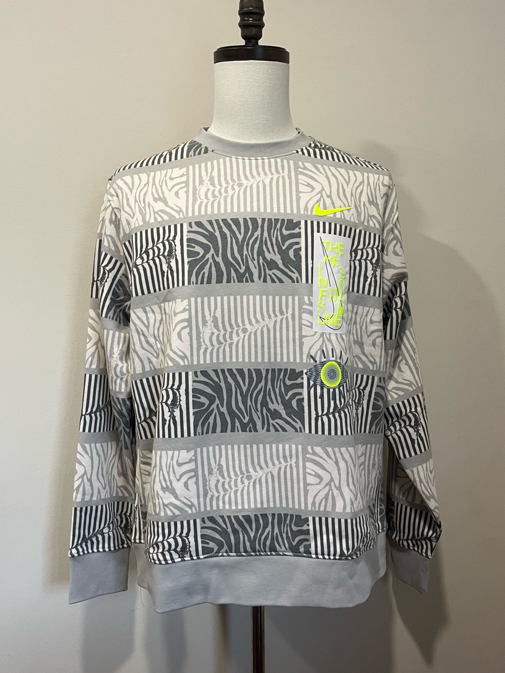 NWT Nike Men's Sportswear Club Fleece Trippy Safari Sweatshirt Large Gray